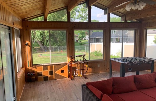 Burnsville House | King Beds, Sleeps 11, *Entertainment Included!*