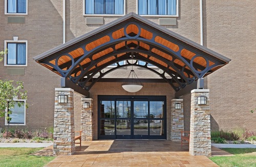 Oklahoma City Condo | King Suite. Free Breakfast. Outdoor Pool, Gym, Business Center.