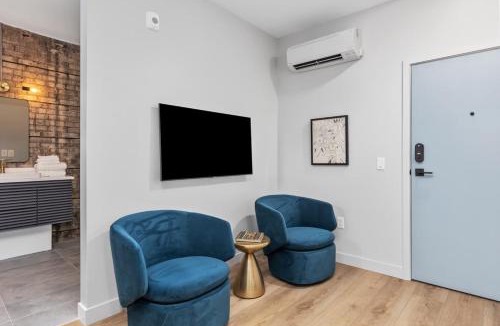 Grand Rapids Apartment | King suite with walking distance to night life