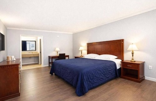 Antioch Hotel | KS-King Smoking, Comfort Room, One king Bed,