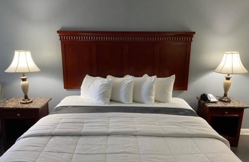 Antioch Hotel | KS-King Smoking, Comfort Room, One king Bed,
