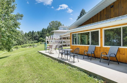 Dakota Cottage | La Crescent Cottage on Minnesota Bluffs w/View!