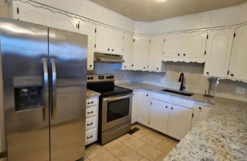 Hobart House | La Flor Cozy First Floor Only! Townhome in Hobart Oklahoma