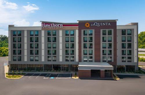 Merry Oaks Hotel | La Quinta by Wyndham Nashville Airport/Opryland