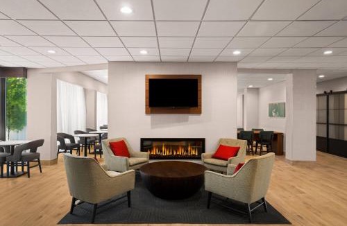 Merry Oaks Hotel | La Quinta by Wyndham Nashville Airport/Opryland