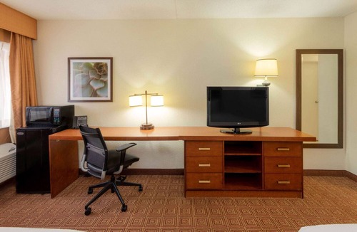 East Bloomington Hotel | La Quinta Inn by Wyndham Minneapolis Airport Bloomington