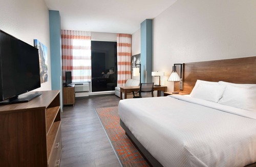 Lake Delton Hotel | La Quinta Inn & Ste by Wyndham Wisconsin Dells- Lake Delton