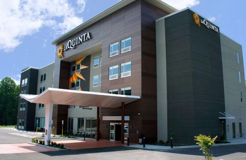 Manchester Hotel | La Quinta Inn & Suites by Wyndham Manchester - Arnold AFB