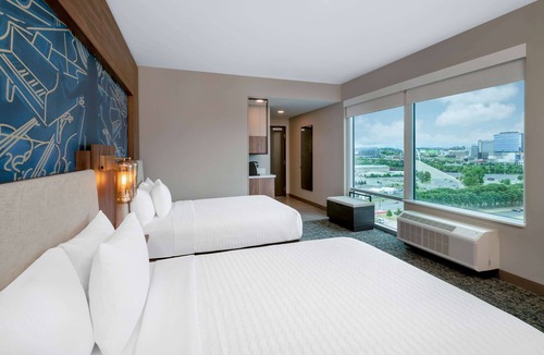 East Bank Hotel | La Quinta Inn & Suites by Wyndham Nashville Downtown/Stadium