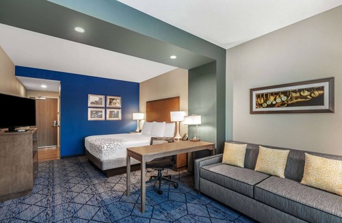Kansas City Hotel | La Quinta Inn & Suites by Wyndham Kansas City Beacon Hill