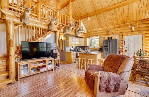 Hatfield Cabin | Lake and Trail Lodge: < 1 Mi to Lake Arbutus!