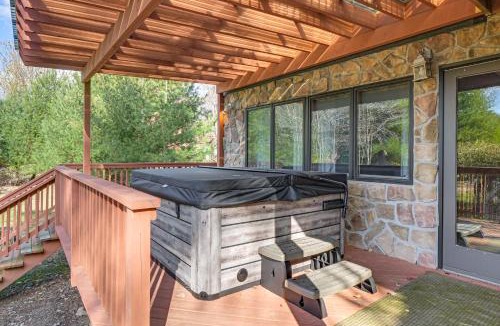 Neillsville House | Lake Arbutus! Game Room, Hot Tub and Pontoon!