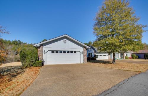 Hot Springs Village House | Lake Balboa Access Home with Dock and Yard