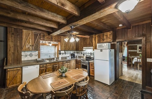 Gallatin Cabin | Lake Cabin |30 miles from Nashville