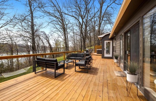 Rogers House | Lake FRONT - Paddle Point - Hot Tub!