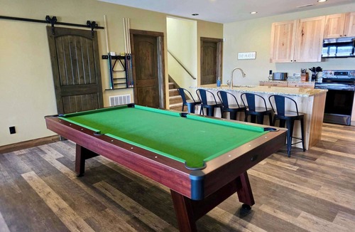 New Lisbon House | Lake Front | Pontoon | Private Beach | Hot Tub