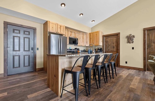 New Lisbon House | Lake Front | Pontoon | Private Beach | Hot Tub