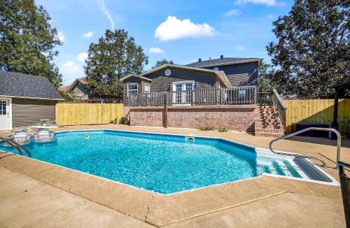 Mid America House | Lake Hamilton Carriage House 5BR; 3.5BA Sleeps 17!