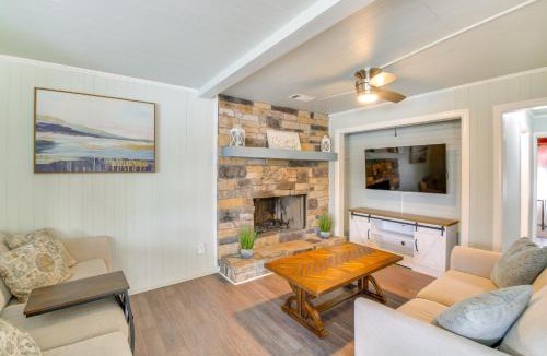 Piney House | Lake Hamilton Family Gem Hot Tub and Boat Slip!