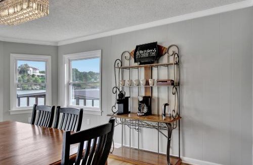 Piney House | Lake Haven Estate with Hot Tub, Game Room and Pontoon Boat, 4BR, 4 Bathoom, 2 Kitchens