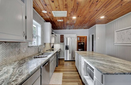 Piney House | Lake Haven (Hot Tub, Game Room)