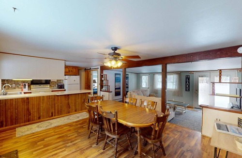Holcombe House | Lake Holcombe Family Retreat | Game Room & Huge Yard