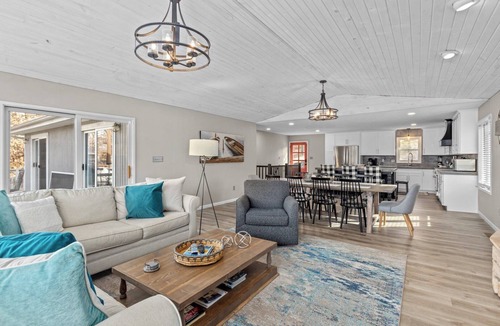 McColley House | Lake House - Six Bedroom House, Sleeps 14