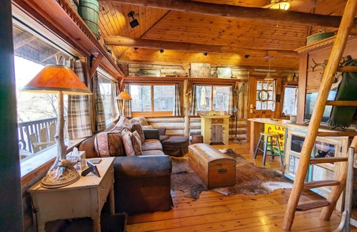 Eureka Springs Cabin | Lake Lucerne Cabin # 8 Wifi+Parking+Deck Coyote's Rest