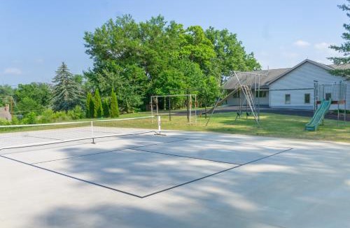 Twin Lakes House | Lake Mary View: Pickleball Paradise Penthouse Unit