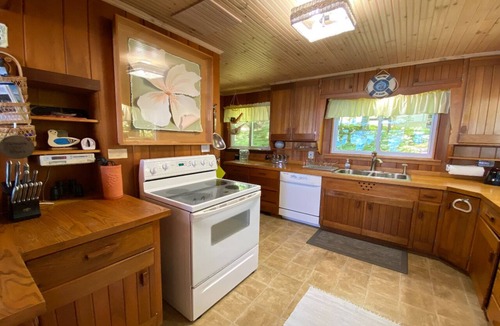 Harbor Springs House | Lake Michigan beachside cottage in Good Hart