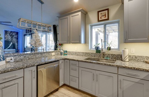 Versailles House | Lake, Sxs, Deck,Hot Tub,Dock, Kayaks,Paddle Boards, Jet Ski, & Boat Rentals