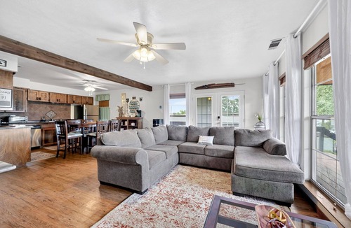 Quinlan Cabin | Lake Tawakoni Oasis GameHouse,Waterfront, BoatHouse,Fishing Retreat,Hot tub