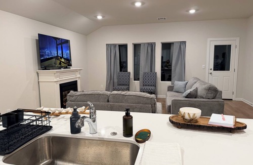 Oklahoma City House | Lake view 4-bedroom house in Oklahoma City