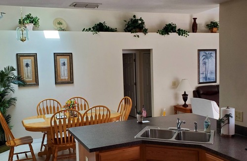 Lakeside Estates House | Lake View/Large Private Pool/Free Wifi/Cable TV/AC/Low Rates/Beautiful Home