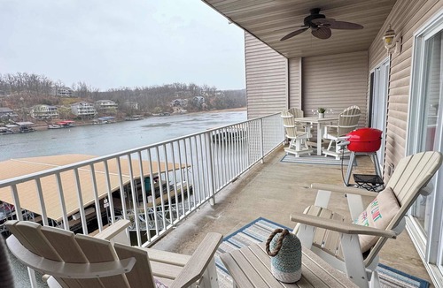 Camdenton Condo | Lakefront 2 Bedroom Condo Close to Amphitheater
