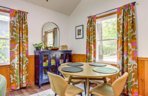 Eureka Springs House | Lakefront Cabin Less Than 3 Mi to Dtwn Eureka Springs!
