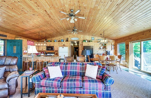 Hackensack Cabin | Lakefront Hackensack Cabin w/Patio & Grill!