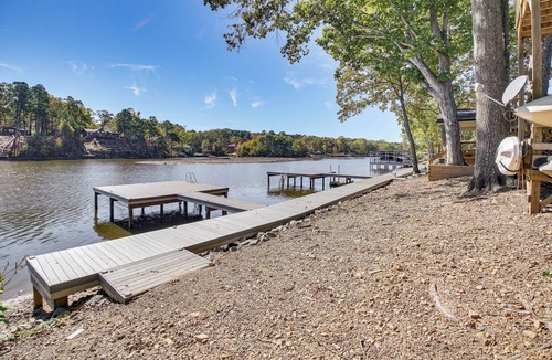 Mid America House | Lakefront Home w/Swim Dock in Hot Springs