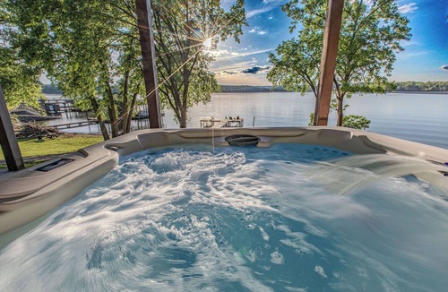 Ten Mile Cabin | Lakefront/Hot Tub/Sauna/Fire Pit
