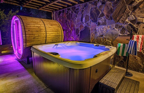 Ten Mile Cabin | Lakefront/Hot Tub/Sauna/Fire Pit