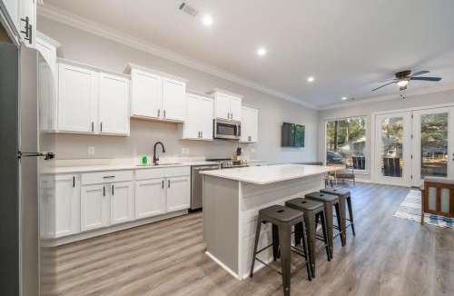 Lake Hamilton House | Lakefront Oasis with Game Room!
