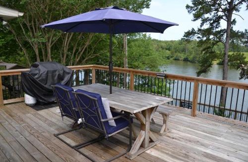 Rockwell House | Lakefront Oasis with Private Dock in Hot Springs!
