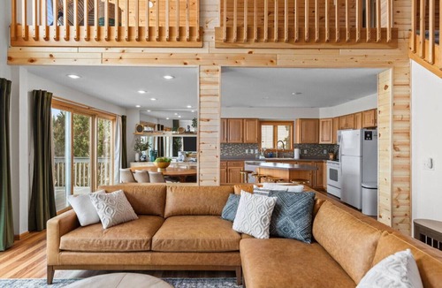 Winneconne House | Lakefront! Private Dock! Water toys! Sleeps 16!