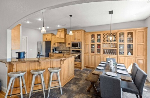 Bella Vista House | Lakefront Retreat: Hot Tub, Kayaks & Games
