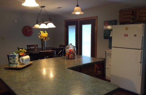 Springdale House | Lakefront, sleeps 6-14, 20 min to Fayetteville. Family lake time!