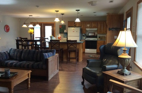 Springdale House | Lakefront, sleeps 6-14, 20 min to Fayetteville. Family lake time!