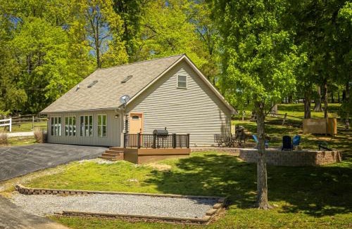 Wolf Creek House | Lakefront Suite Dock, No-Wake Cove & Firepit