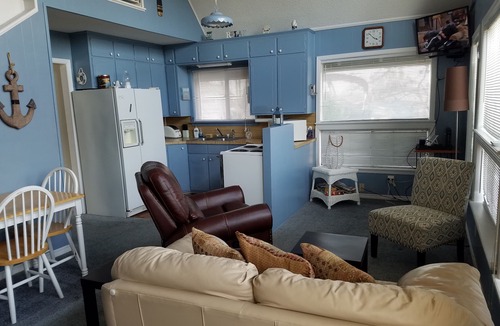 Beaver Shores Cottage | Lakeshore Cottage is a Charming Beaver Shores Cottage near Prairie Creek Marina
