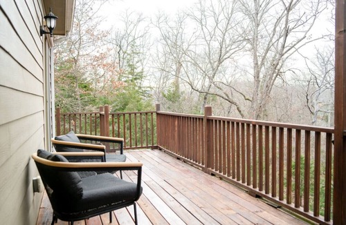 Sylvan Shores House | Lakeside Hideaway near Beaver Lake+Wifi+Deck