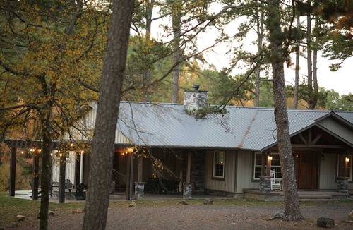 Mena Cabin | Lakeside | Hot Tub | Kayaks | Fishing